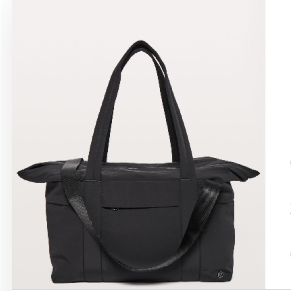 Lululemon On My Level Large Duffle
Bag 30L
Colour Black